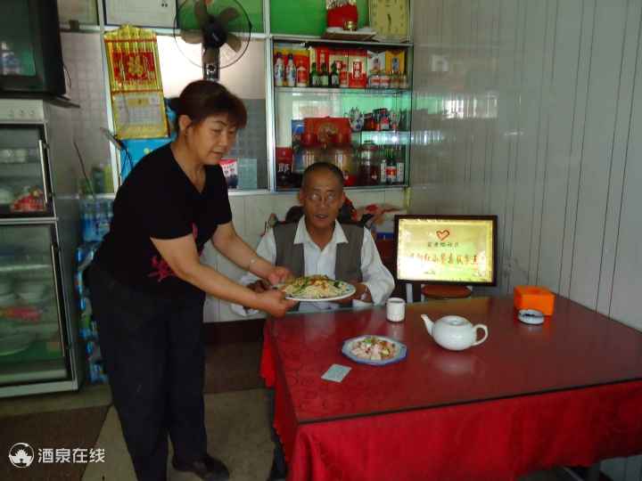 夕阳红小餐桌.jpg