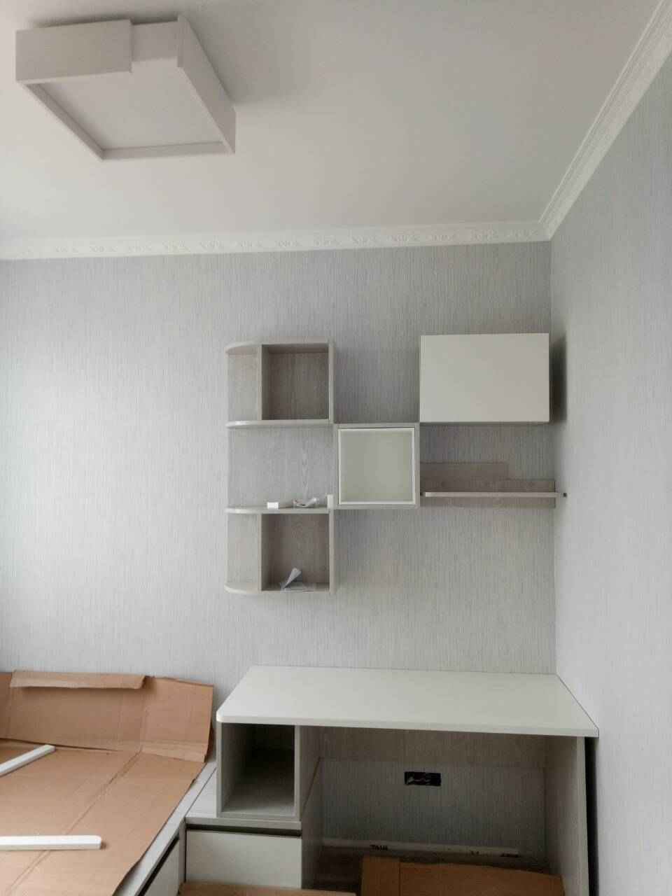 电脑书桌与整体壁纸颜色的搭配