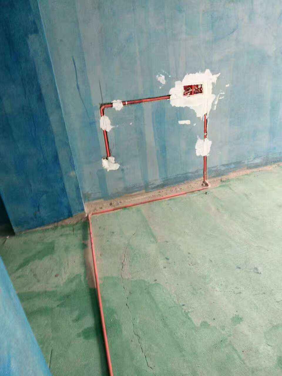 改电与墙面蓝色墙保