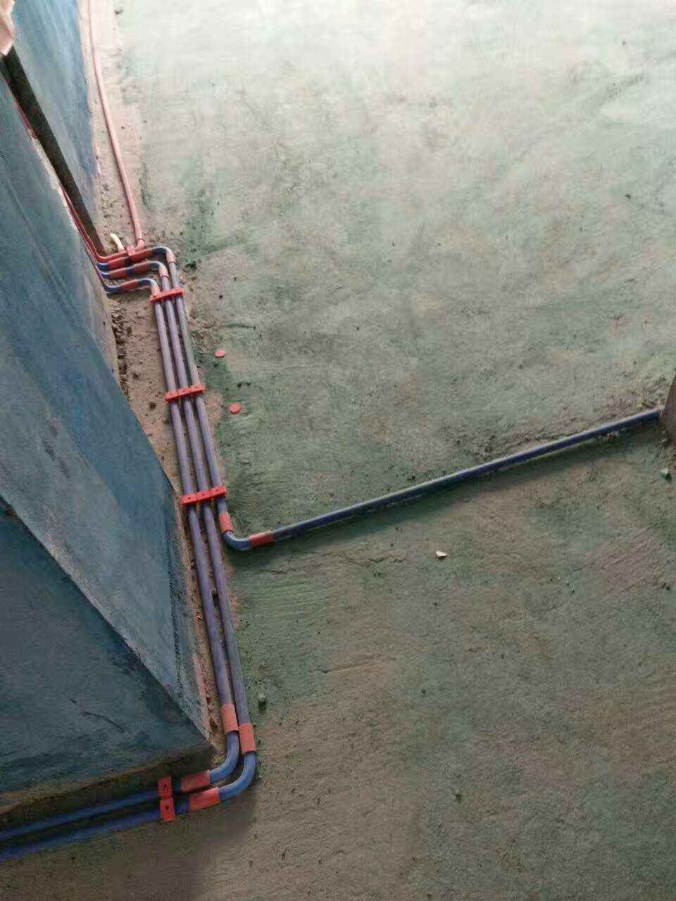 改电与墙面蓝色墙保