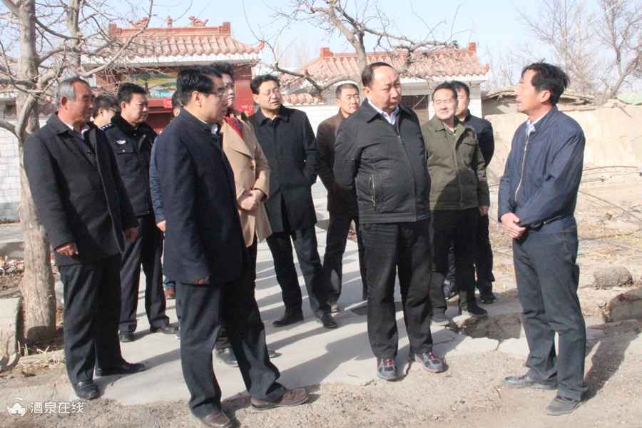 调研居民点道路卫生整治情况